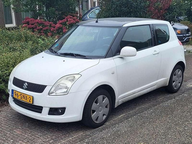 Wit Gebruikt 2009 Suzuki Swift Hatchback | € 1.199 (Super prijs) - Afbeelding 1/4