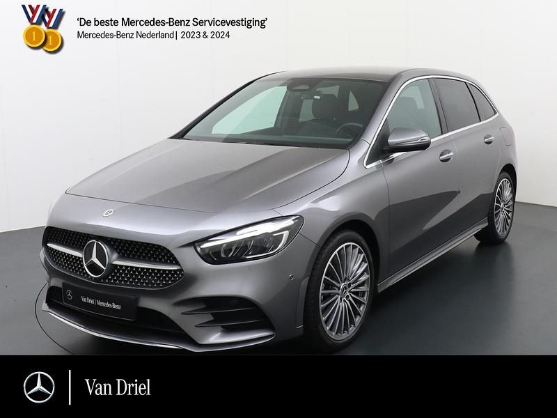 Grijs Gebruikt 2024 Mercedes B250e AMG line MPV | € 41.950 - Afbeelding 1/4