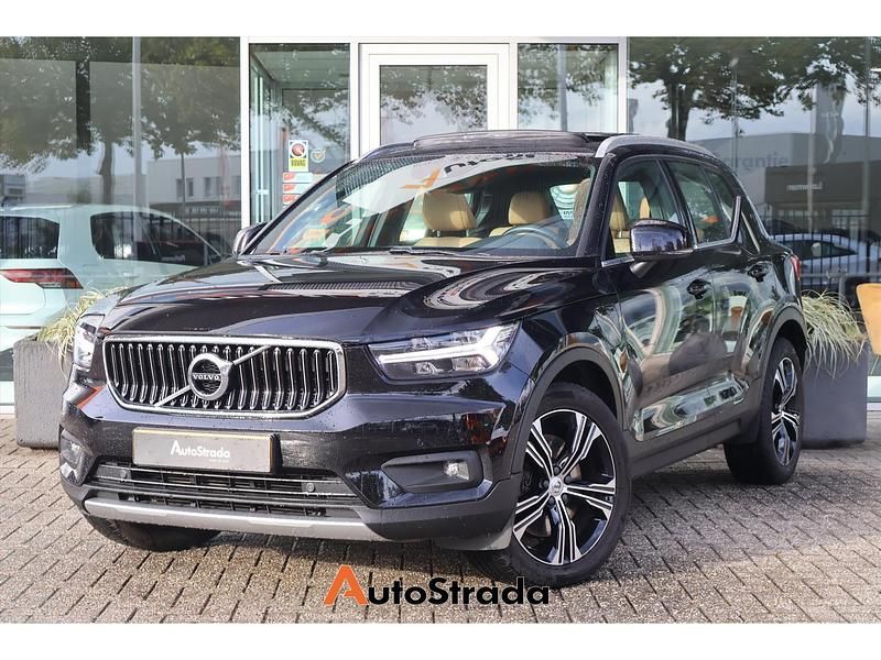 Zwart Gebruikt 2020 Volvo XC40 Inscription SUV | € 27.900 (Iets duurder) - Afbeelding 1/4