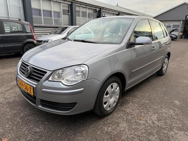 Grijs Gebruikt 2007 VW Polo Hatchback | € 3.250 (Eerlijke prijs) - Afbeelding 1/4