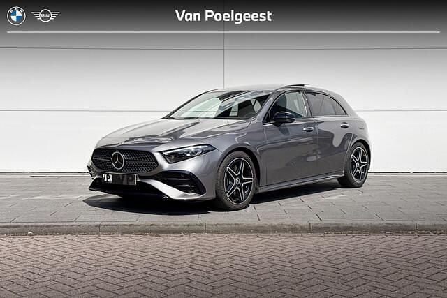 Grijs Gebruikt 2023 Mercedes A200 AMG line Hatchback | € 39.900 - Afbeelding 1/4