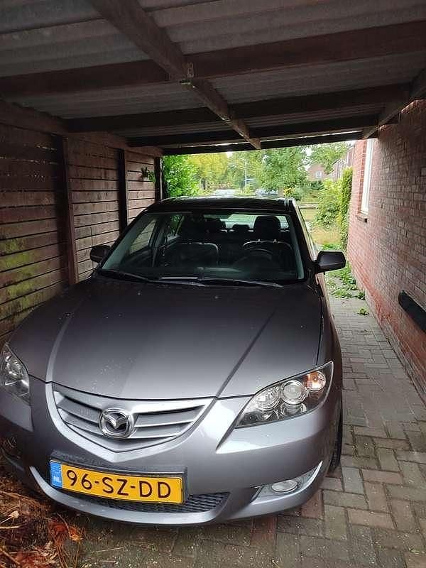 Grijs Gebruikt 2006 Mazda 3 Sedan | € 3.350 (Eerlijke prijs) - Afbeelding 1/4