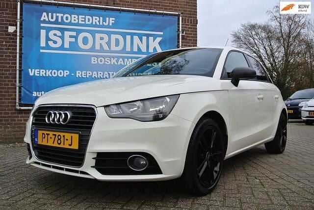 Wit Occasion 2012 Audi A1 Sportback Ambition Hatchback | € 7.395 (Eerlijke prijs) - Afbeelding 1/4