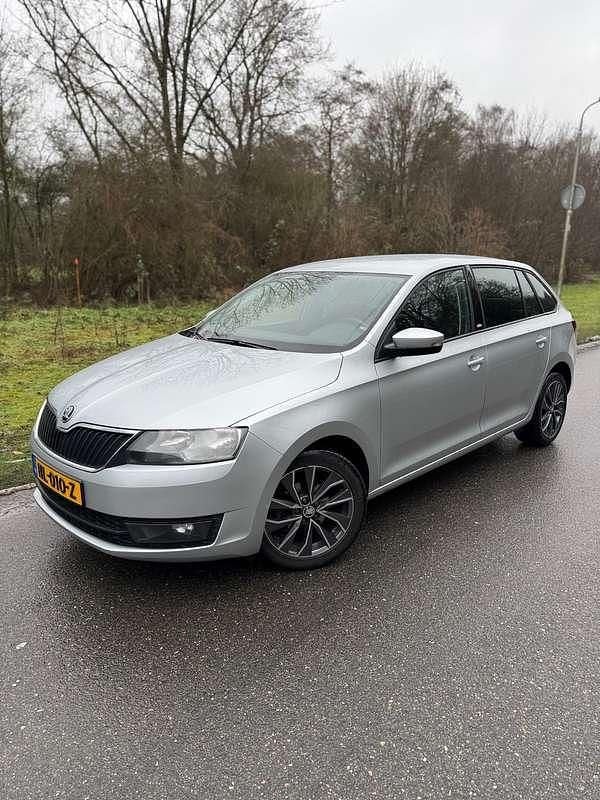 Grijs Gebruikt 2015 Skoda Rapid Hatchback | € 8.950 (Eerlijke prijs) - Afbeelding 1/4