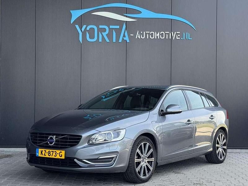 Grijs, metallic lak Gebruikt 2016 Volvo V60 Stationwagen | € 14.950 (Duur) - Afbeelding 1/4