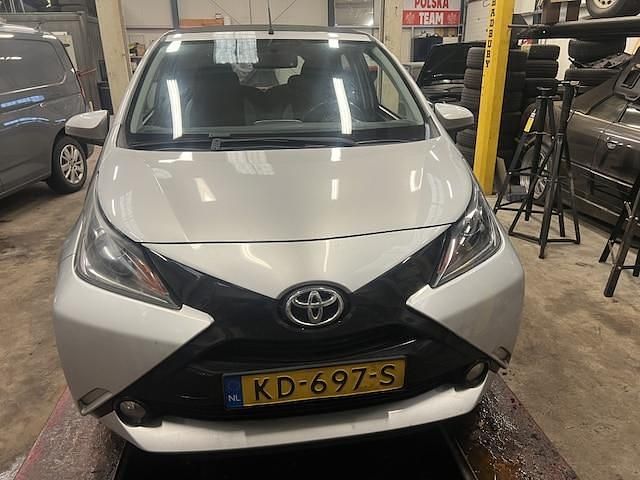Occasion Toyota Aygo X-wave 69 PK (50 kW) 2016 Grijs Hatchback