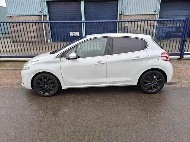 Occasion Peugeot 208 Allure+ 82 PK (60 kW) 2014 Wit Hatchback