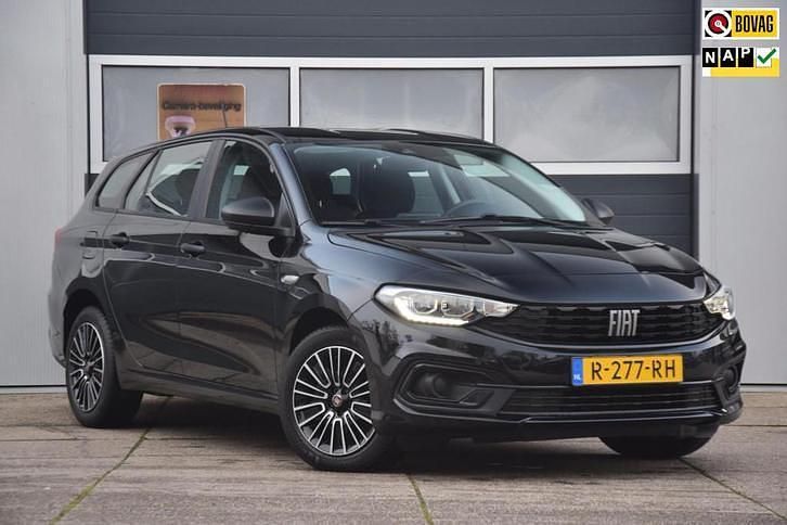Zwart Occasion 2022 Fiat Tipo Street Stationwagen | € 19.990 (Iets duurder) - Afbeelding 1/4