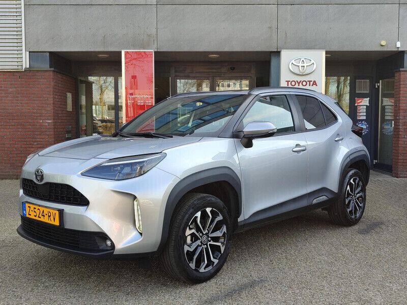 Grijs Gebruikt 2024 Toyota Yaris Cross Edition SUV | € 29.339 (Eerlijke prijs) - Afbeelding 1/4