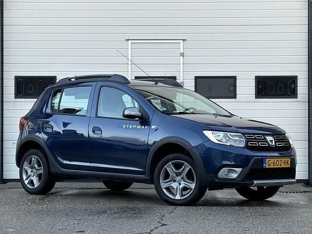 Blauw Gebruikt 2017 Dacia Sandero Lauréate Hatchback | € 9.985 (Eerlijke prijs) - Afbeelding 1/4