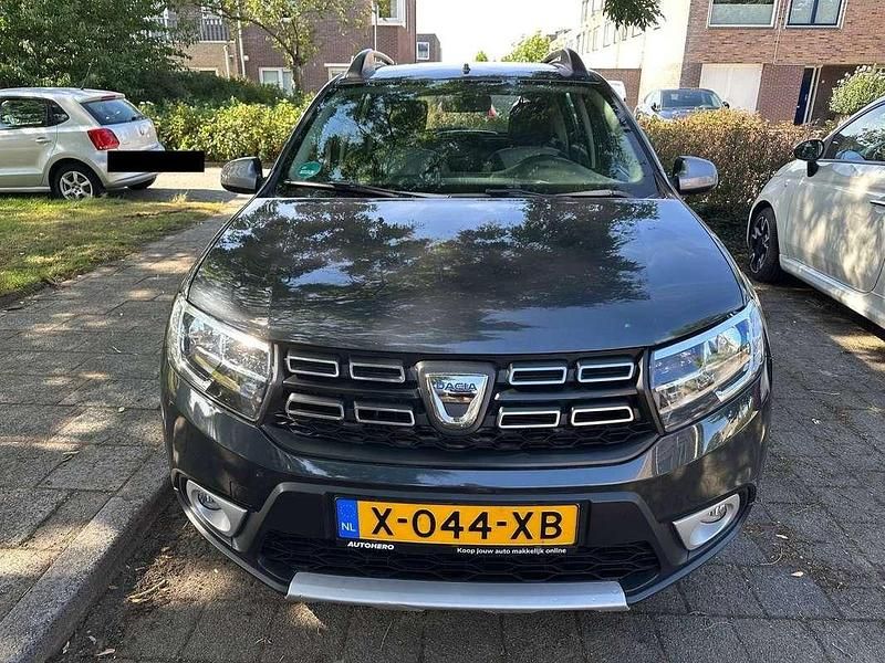 Grijs Gebruikt 2019 Dacia Sandero Hatchback | € 7.900 (Goede deal) - Afbeelding 1/4