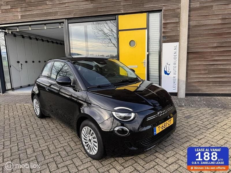 Zwart Occasion 2023 Fiat 500e Urban Hatchback | € 13.990 (Goede deal) - Afbeelding 1/4