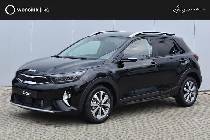 Zwart Nieuw 2025 Kia Stonic SUV | € 25.935 (Goede deal) - Afbeelding 1/4