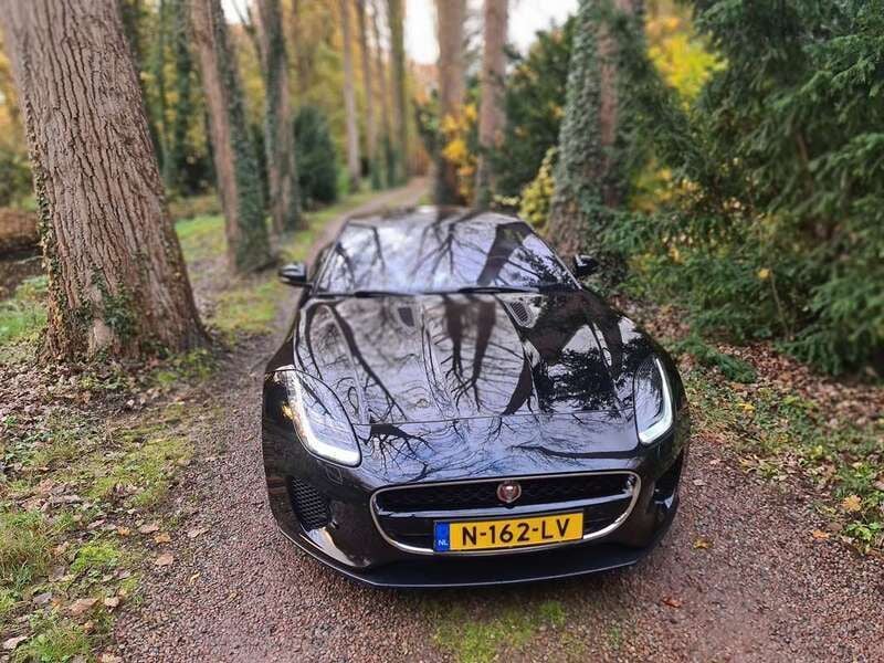 Zwart Gebruikt 2018 Jaguar F-Type R Coupé | € 51.995 (Goede deal) - Afbeelding 1/4