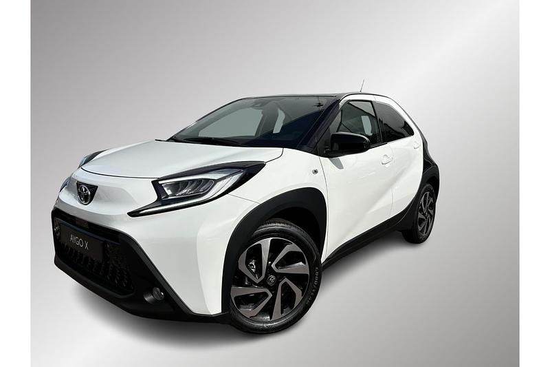 Wit Gebruikt 2024 Toyota Aygo X Pulse SUV | € 20.249 - Afbeelding 1/1