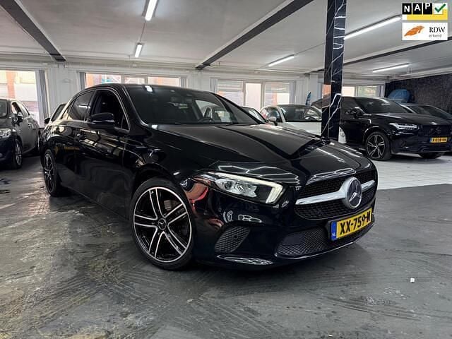 Zwart Gebruikt 2019 Mercedes A180 Business Hatchback | € 19.250 (Super prijs) - Afbeelding 1/4