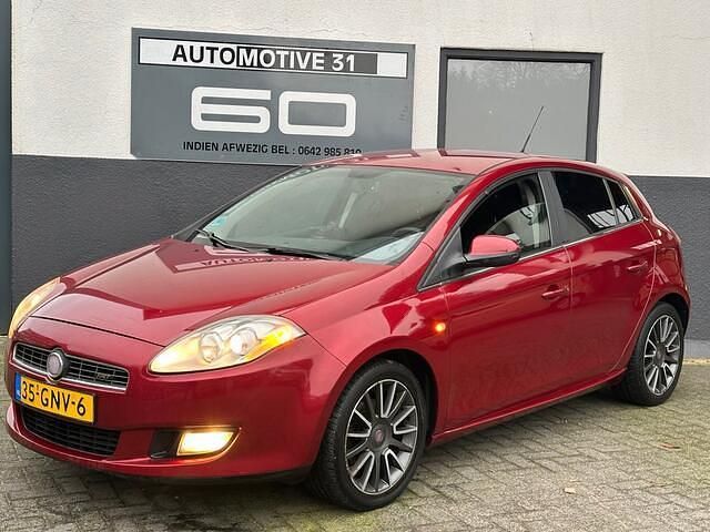 Rood Occasion 2008 Fiat Bravo Sport Hatchback | € 995 (Goede deal) - Afbeelding 1/4