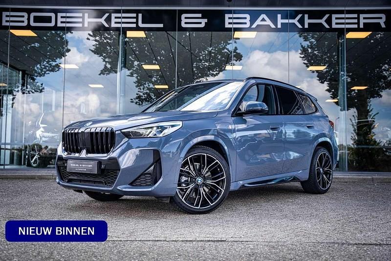 Grijs Gebruikt 2023 BMW X1 M Sport SUV | € 47.900 (Eerlijke prijs) - Afbeelding 1/4