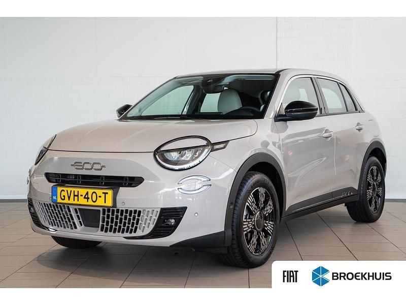 Grijs Gebruikt 2024 Fiat 600 Urban SUV | € 25.890 (Goede deal) - Afbeelding 1/4