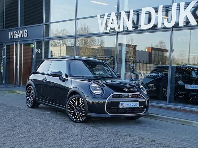 Zwart Occasion 2024 Mini Cooper S Sport Hatchback | € 37.850 (Eerlijke prijs) - Afbeelding 1/4