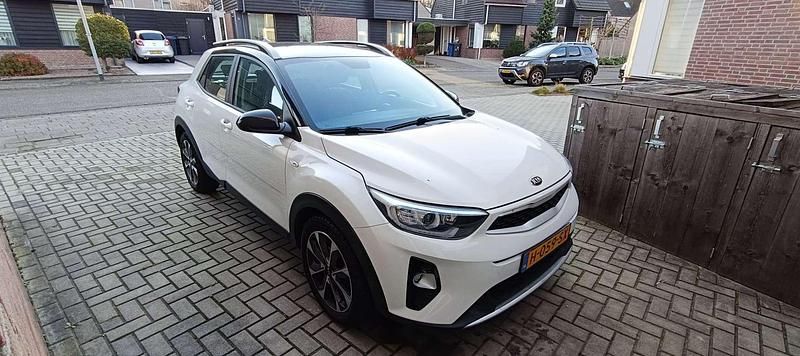 Occasion 2020 Kia Stonic Spirit SUV | € 14.000 (Goede deal) - Afbeelding 1/3