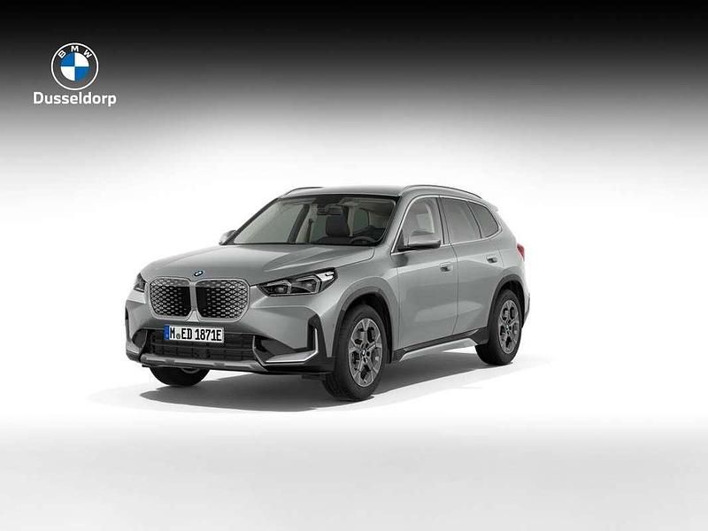 Beige Nieuw 2025 BMW iX1 xLine SUV | € 47.411 - Afbeelding 1/4