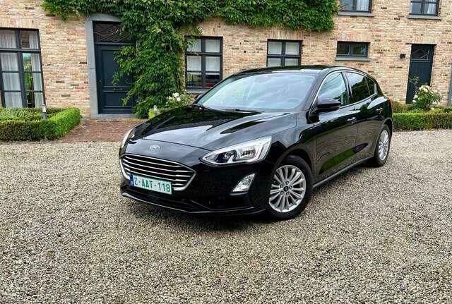 Zwart Occasion 2019 Ford Focus Business Edition Sedan | € 19.500 (Eerlijke prijs) - Afbeelding 1/4