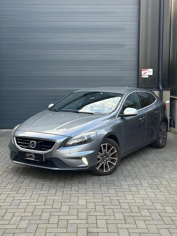 Grijs Gebruikt 2015 Volvo V40 Business Edition Hatchback | € 6.999 (Eerlijke prijs) - Afbeelding 1/4