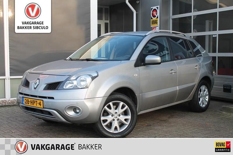 Grijs (metallic) Occasion 2009 Renault Koleos Dynamique SUV | € 5.999 (Iets duurder) - Afbeelding 1/4