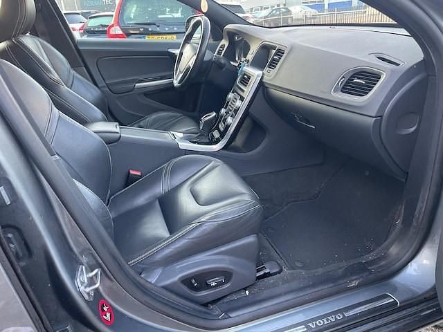 Occasion Volvo V60 Momentum 2016 Grijs (metallic) Stationwagen