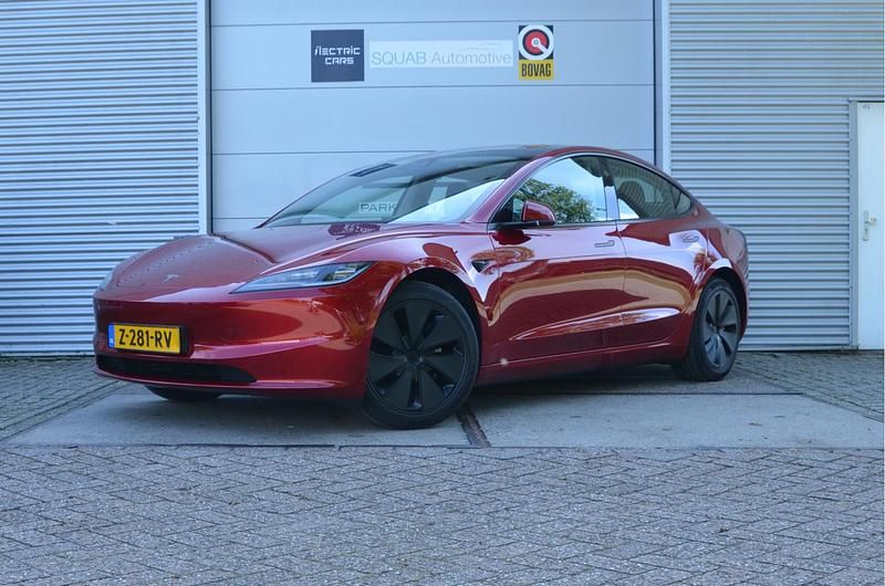 Rood Gebruikt 2024 Tesla Model 3 Long Range AWD Sedan | € 44.999 - Afbeelding 1/4