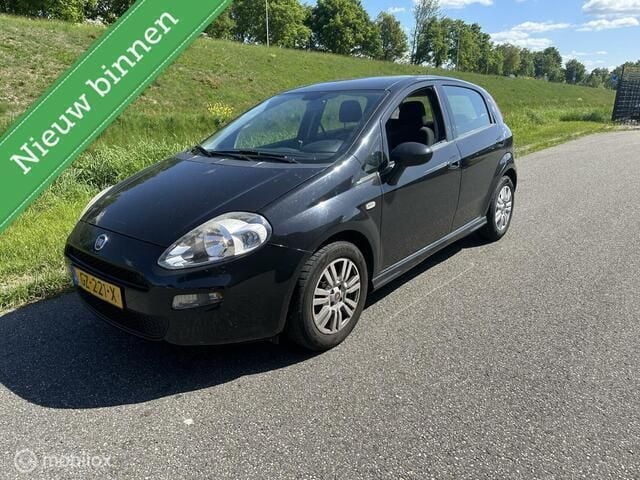 Zwart Occasion 2015 Fiat Punto Dynamic Hatchback | € 2.950 (Eerlijke prijs) - Afbeelding 1/4