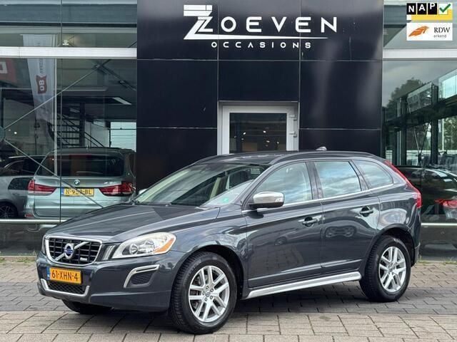 Grijs Gebruikt 2012 Volvo XC60 R-Design SUV | € 13.995 (Eerlijke prijs) - Afbeelding 1/4