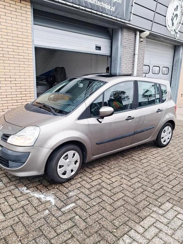 Gebruikt 2008 Renault Modus MPV | € 4.000 (Iets duurder) - Afbeelding 1/4
