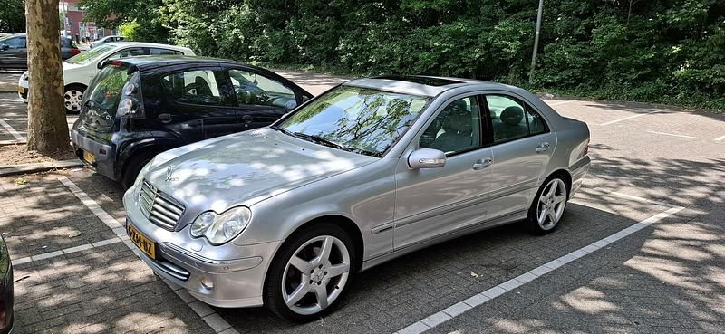 Occasion Mercedes C240 Elegance 170 PK (125 kW) 2004 Grijs (metallic) Sedan