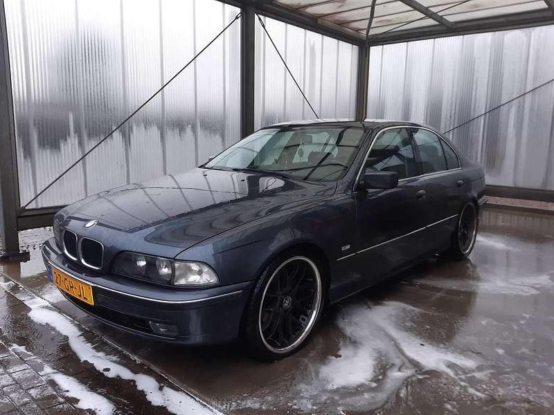 Grijs Gebruikt 1997 BMW 520 Executive Sedan | € 2.250 (Eerlijke prijs) - Afbeelding 1/4