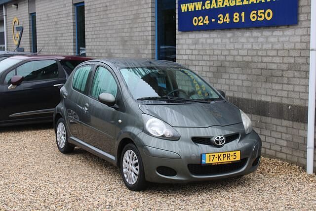 Groen Gebruikt 2010 Toyota Aygo Hatchback | € 4.250 (Iets duurder) - Afbeelding 1/4