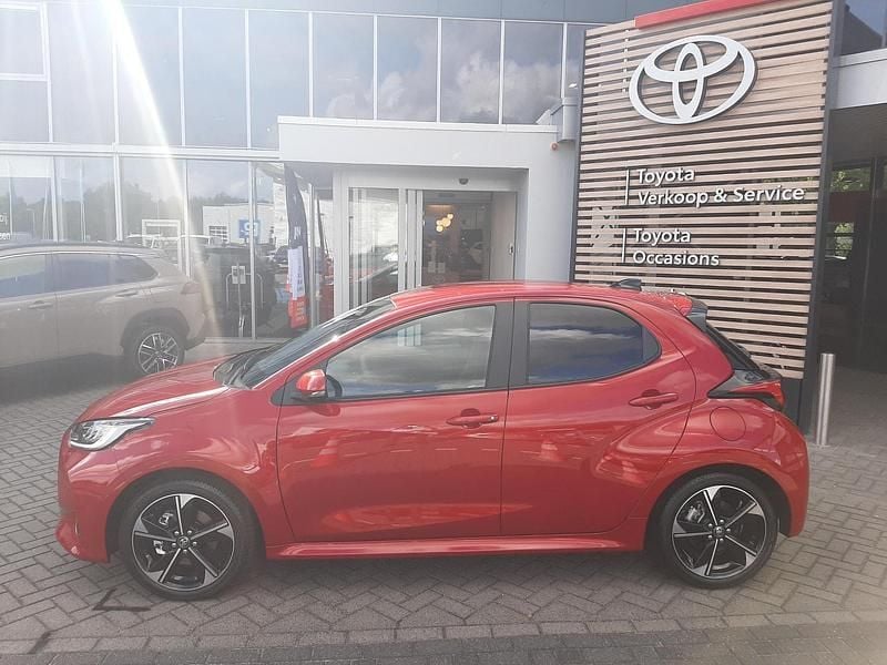 Occasion Toyota Yaris Executive 131 PK (96 kW) 2025 Rood Hatchback