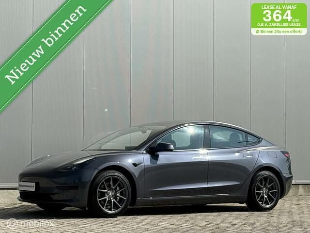 Grijs Gebruikt 2021 Tesla Model 3 Standard Range Sedan | € 22.495 (Eerlijke prijs) - Afbeelding 1/4