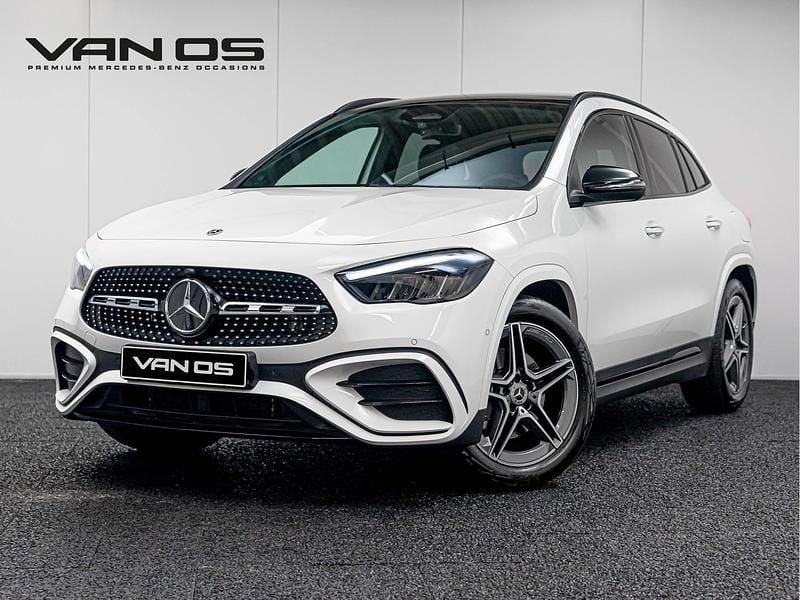 Wit Gebruikt 2024 Mercedes GLA180 AMG line SUV | € 49.995 (Eerlijke prijs) - Afbeelding 1/4