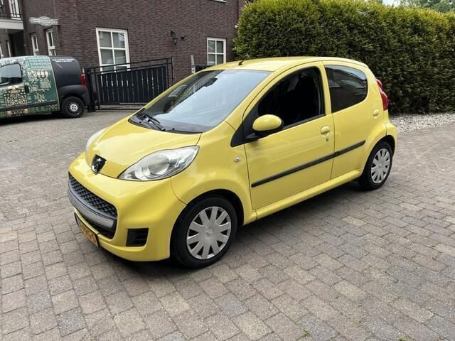 Geel Gebruikt 2011 Peugeot 107 Hatchback | € 2.250 (Eerlijke prijs) - Afbeelding 1/4