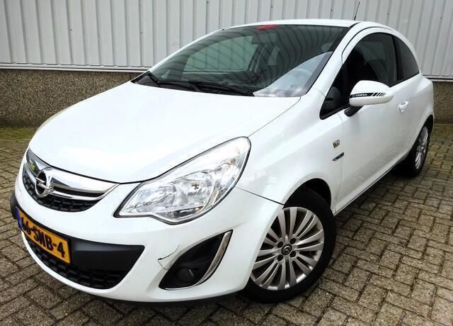 Wit Occasion 2011 Opel Corsa Selection Hatchback | € 1.995 (Goede deal) - Afbeelding 1/4
