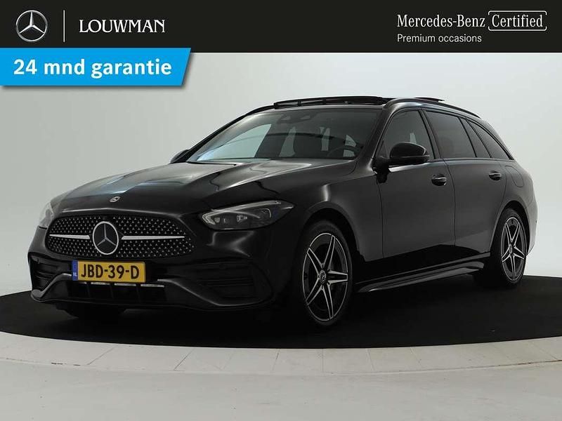 Zwart Gebruikt 2024 Mercedes C300e AMG Stationwagen | € 49.945 (Eerlijke prijs) - Afbeelding 1/4