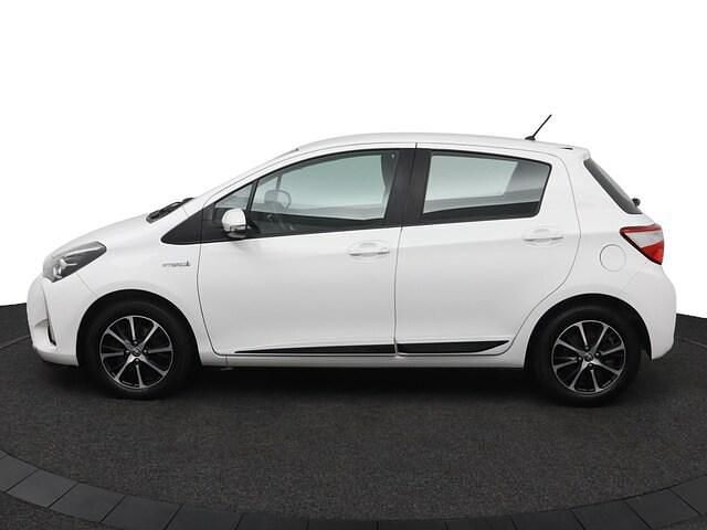Occasion Toyota Yaris Hybrid Design 101 PK (74 kW) 2018 Wit Hatchback