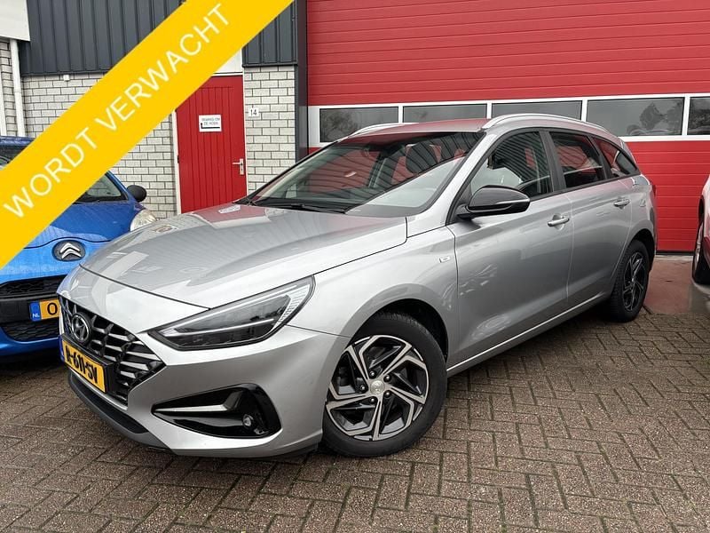 Grijs Gebruikt 2022 Hyundai i30 Comfort Stationwagen | € 19.183 (Eerlijke prijs) - Afbeelding 1/4