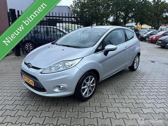 Grijs Gebruikt 2010 Ford Fiesta Titanium Hatchback | € 1.650 (Goede deal) - Afbeelding 1/4