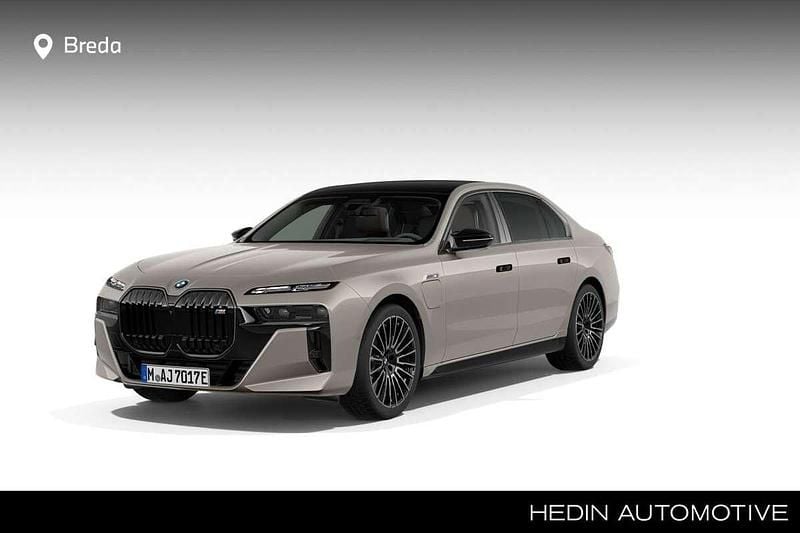 Beige Nieuw 2025 BMW M760e Sedan | € 186.750 - Afbeelding 1/4