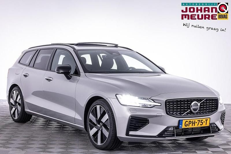 Grijs Occasion 2024 Volvo V60 Ultra Stationwagen | € 46.990 (Goede deal) - Afbeelding 1/4