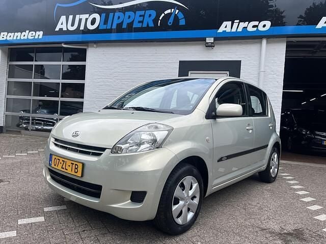 Beige Gebruikt 2008 Daihatsu Sirion Hatchback | € 2.750 (Goede deal) - Afbeelding 1/4