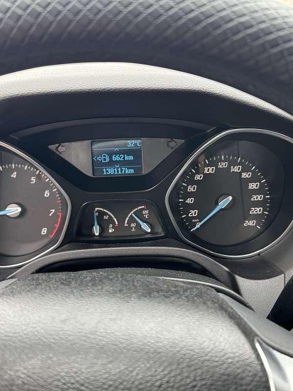 Bruin Gebruikt 2011 Ford Focus Sedan | € 6.000 (Eerlijke prijs) - Afbeelding 1/4